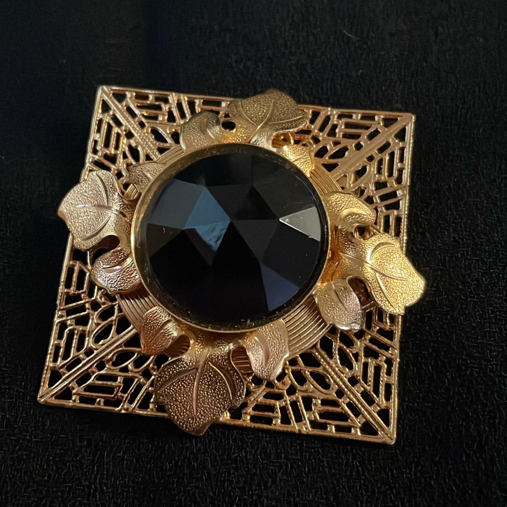 Vintage Art Deco Gold Leaf Brooch